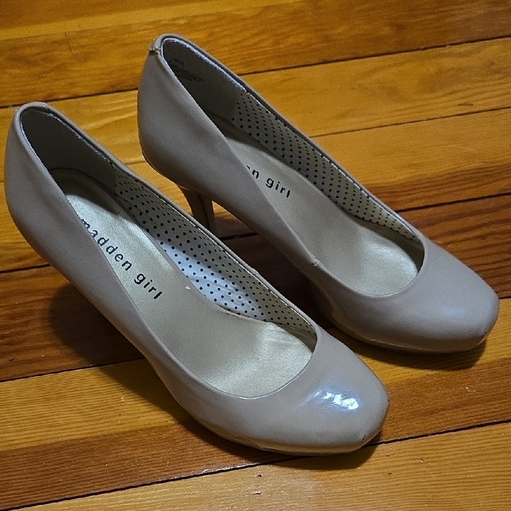 Madden Girl Women's Tan Pumps